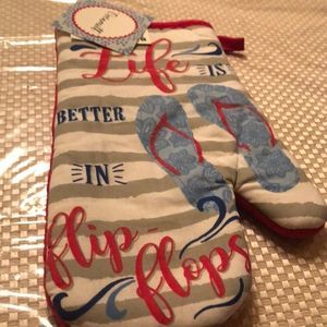 NWT  Mainstream Oven mitt it says life is better in flip-flops